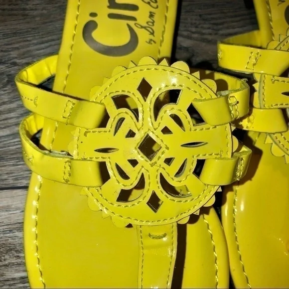 NWOB  Sam Edelman Yellow Canyon Medallion Sandals Size 6 - Picture 4 of 12